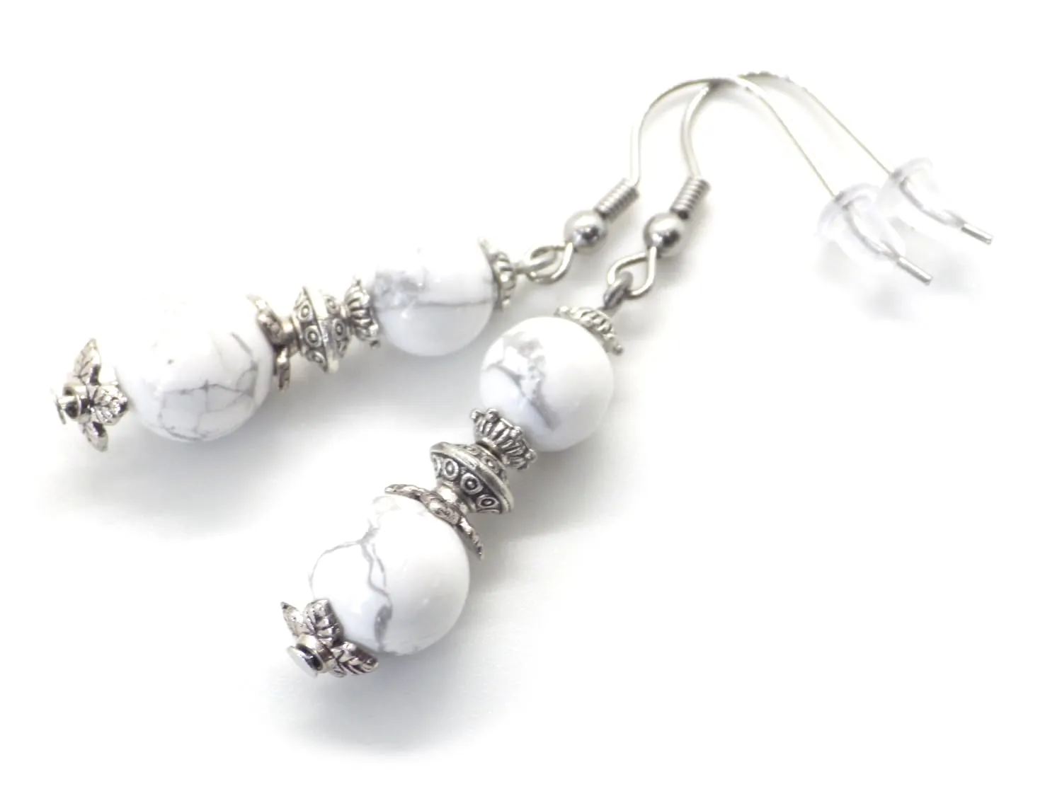 Orecchini Vintage con Howlite Bianca e Ottone Argentato - Fatti a Mano in Francia