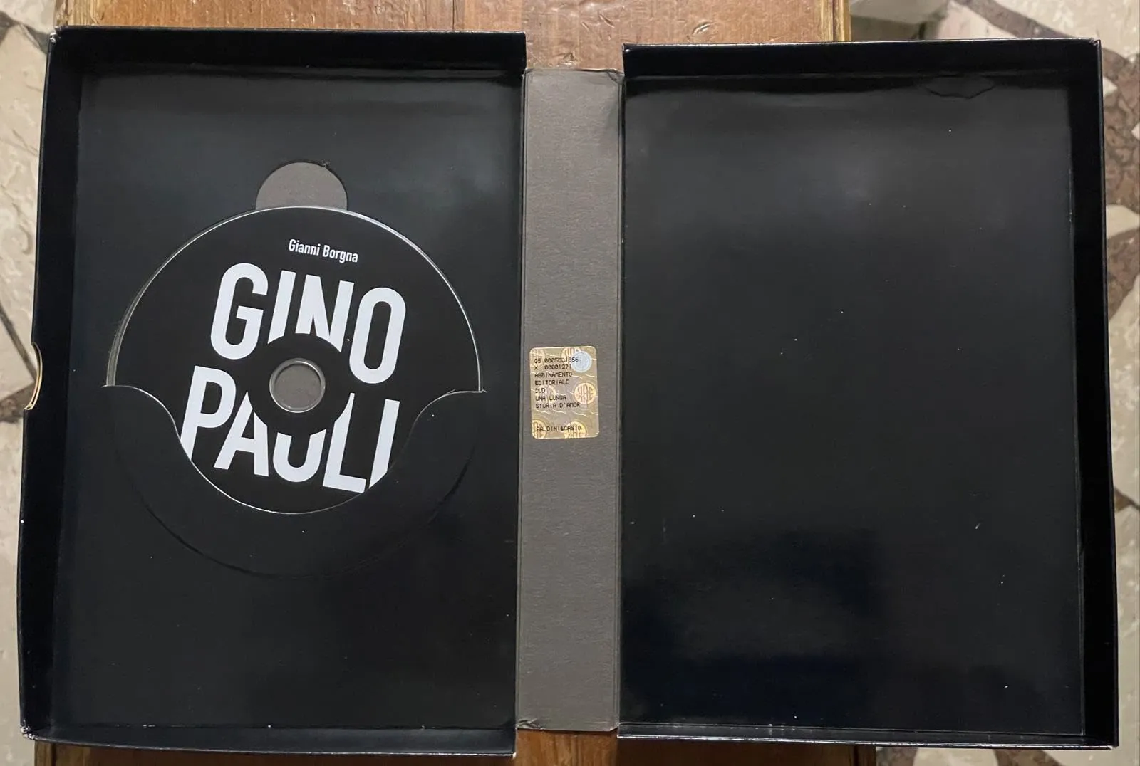 Gino Paoli: Una Lunga Storia d'Amore (Libro + DVD)