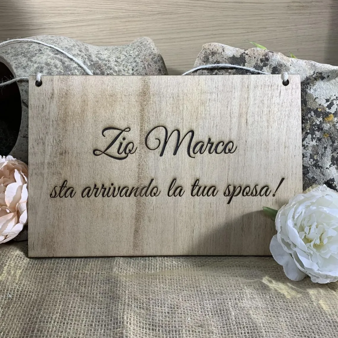 Targa in legno personalizzabile Arriva la Sposa
