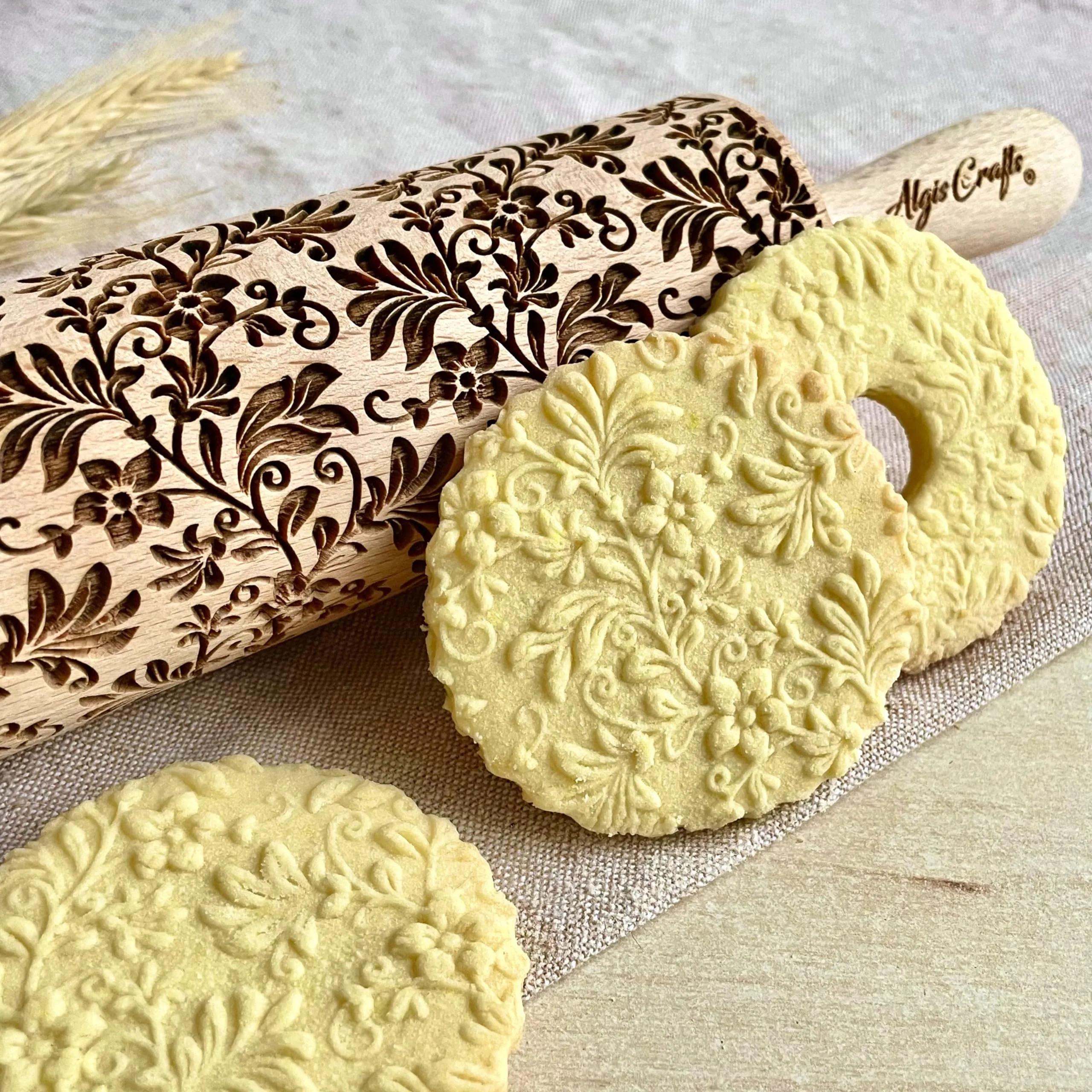 Mattarello Decorativo Corona di Fiori di Algis Crafts