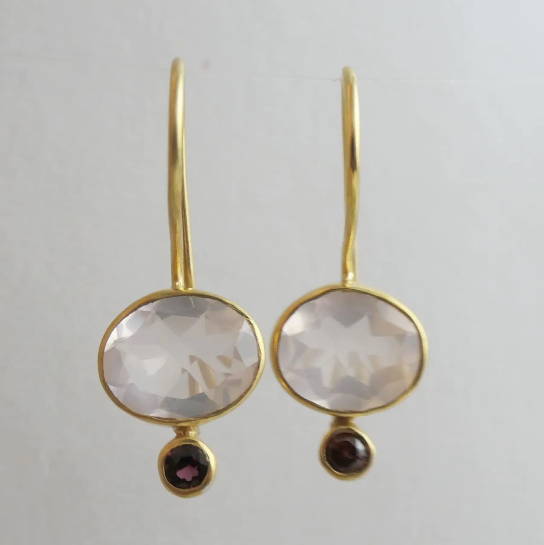 Orecchini in Argento Sterling 925 Placcato Oro con Quarzo Rosa e Granato Rodolite