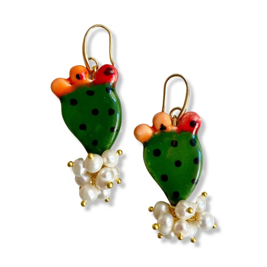 Orecchini Artigianali con Fichi d'India in Ceramica e Perle di Fiume Naturali