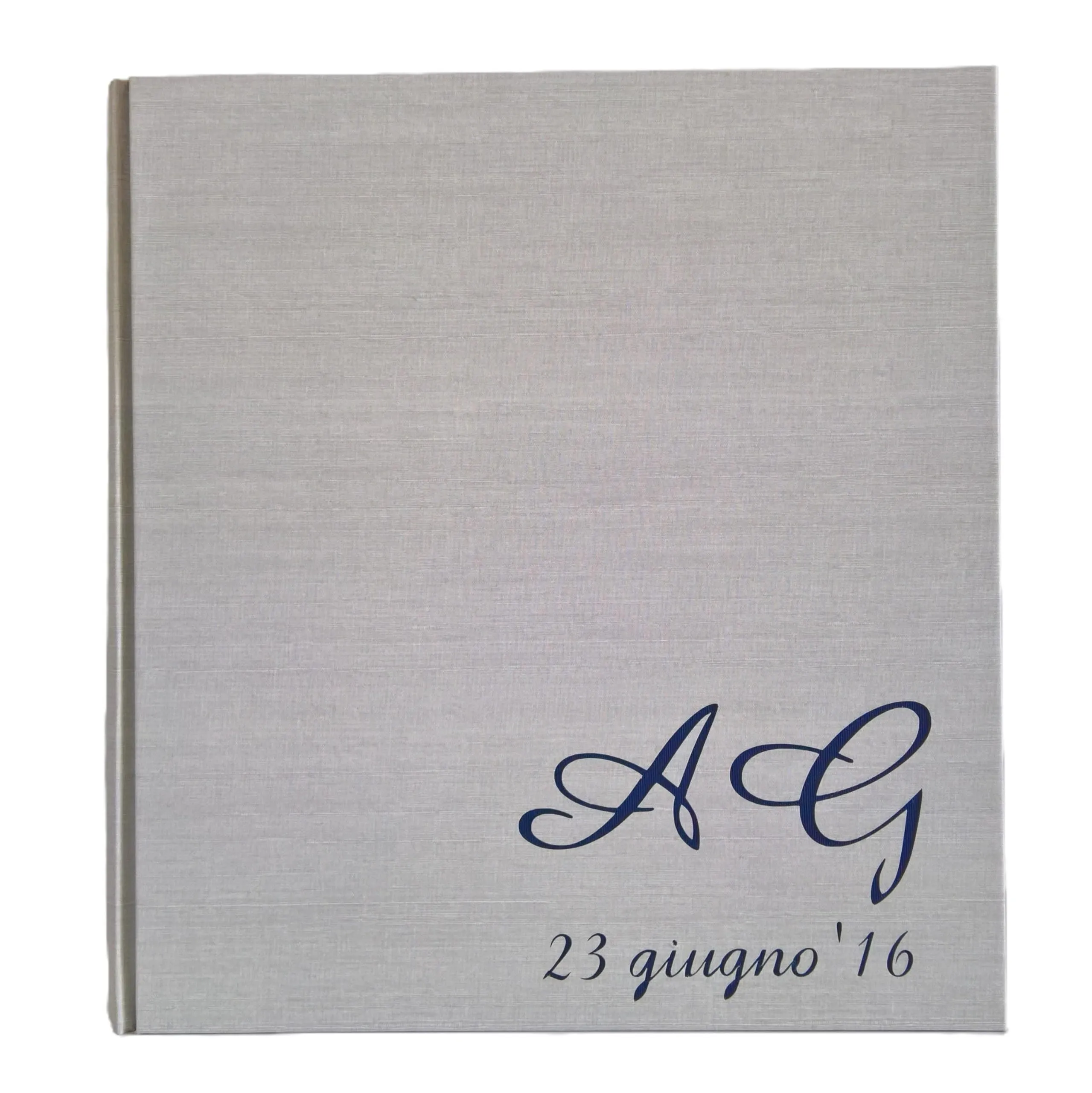 Album fotografico in tela di lino con iniziali e data incisi e personalizzabili a tua scelta