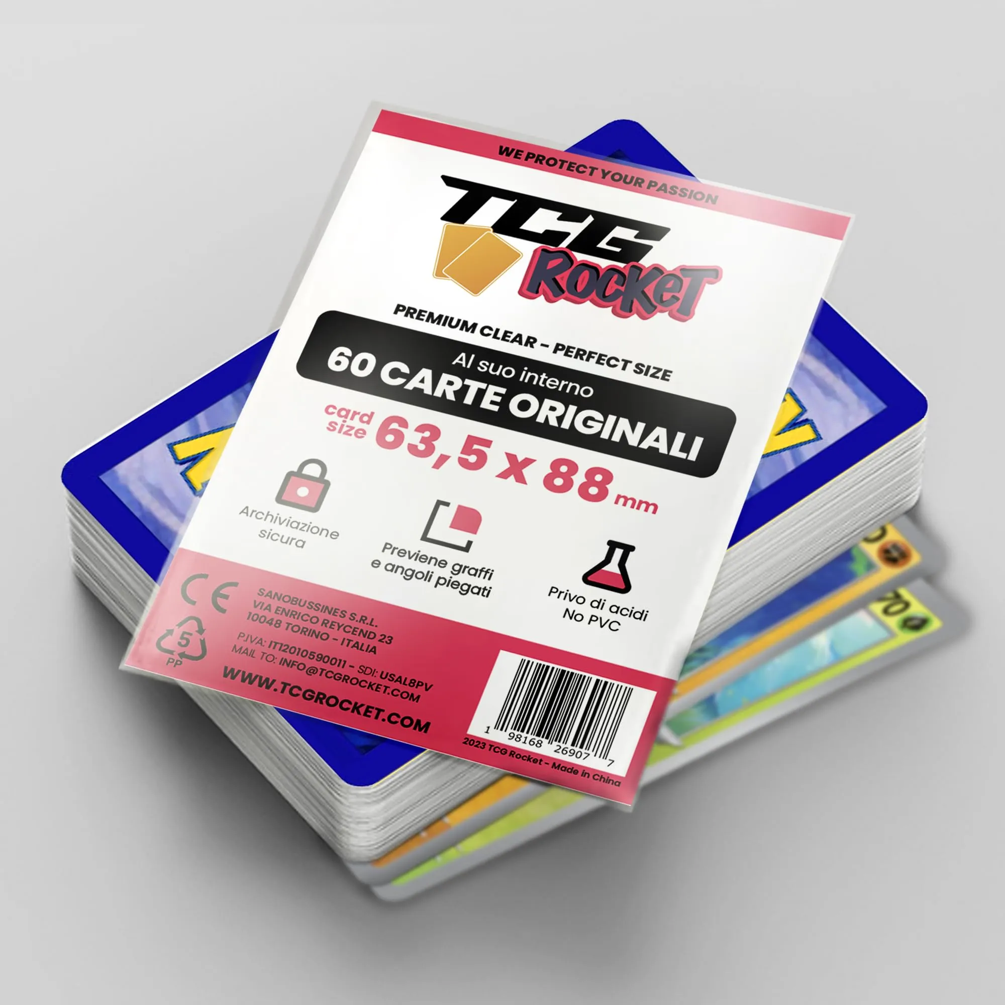 Set BASE - 60 Carte Pok Originali Italiane - Senza Doppioni - Include almeno 3 carte luccicanti (Rare/Olo/Reverse) protette da Bustine Protettive