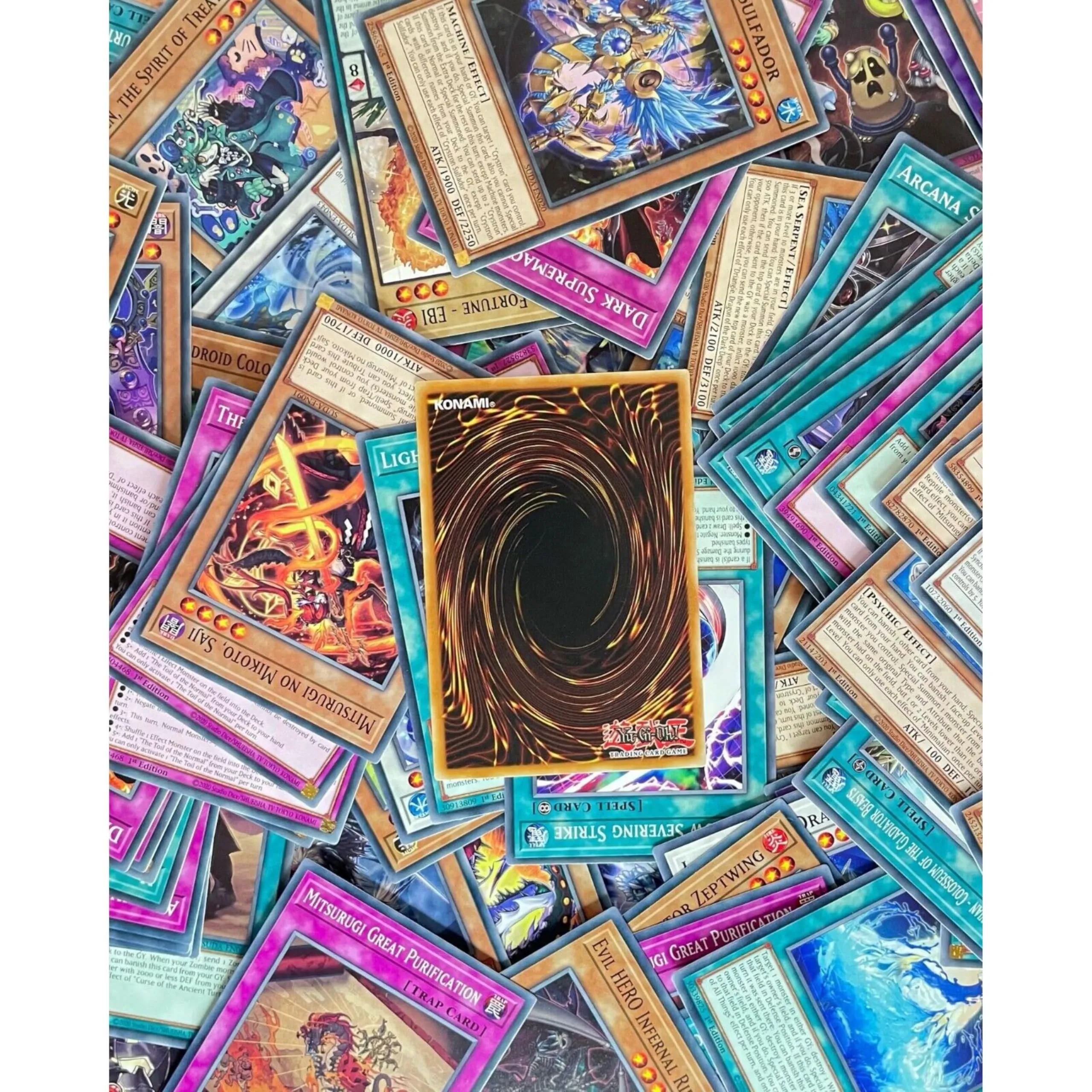 Yu-Gi-Oh! 50 Carte Assortite - Set Casuale per Collezionisti e Duellanti
