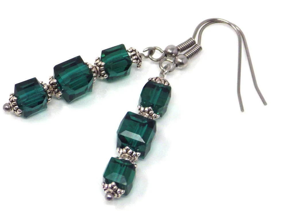 Orecchini Emerald: Eleganza in Verde Smeraldo con Acciaio Inossidabile