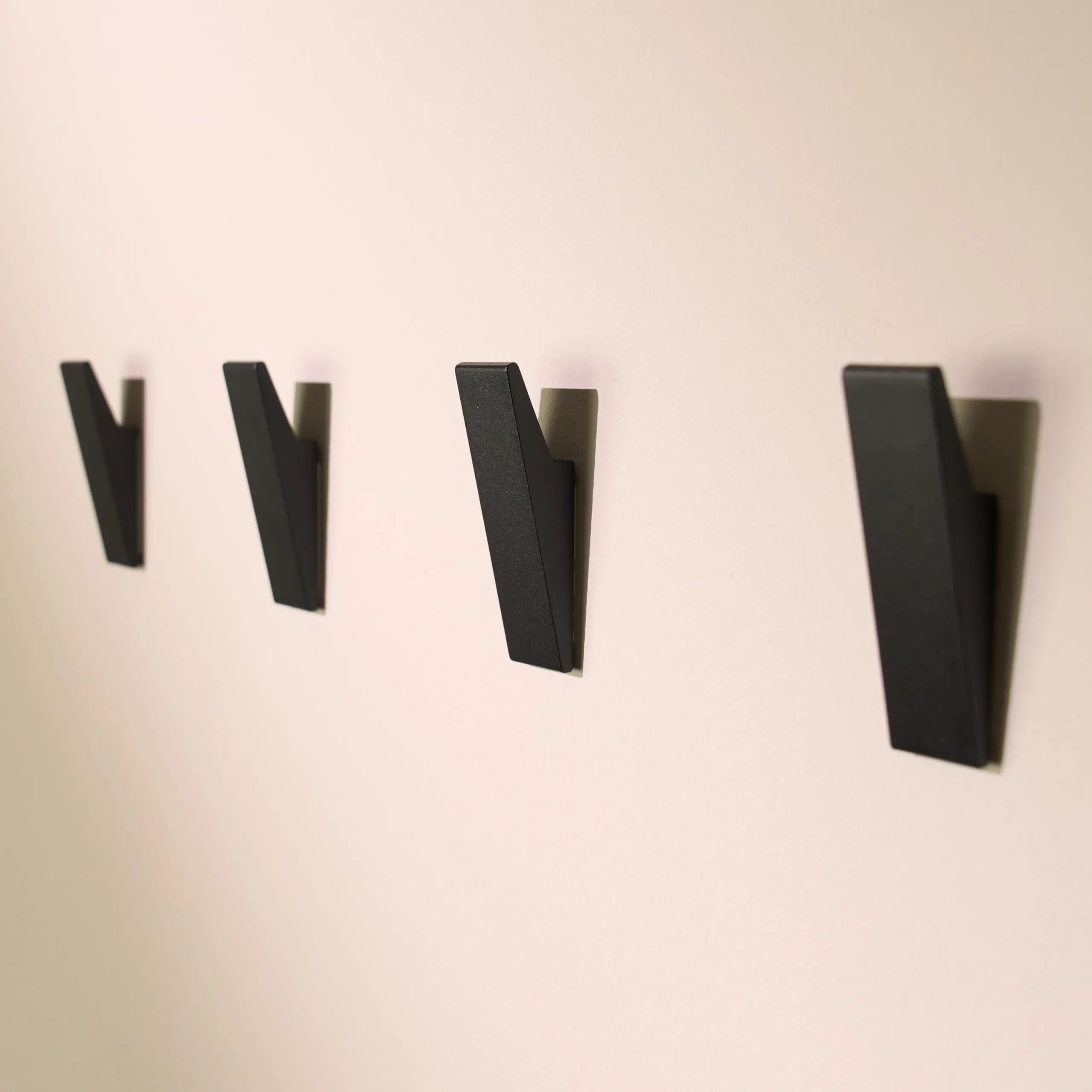 Design Amburgo Ganci adesivi nero, set da 4 | Appendi accappatoio bagno | Porta asciugamani bagno adesivo