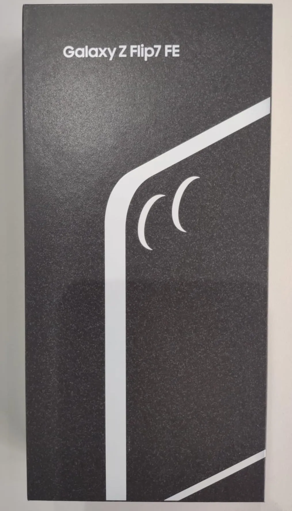 Samsung Galaxy Z Flip 7 FE 5G Bianco (8GB RAM, 128GB Memoria Interna) - Modello Italiano