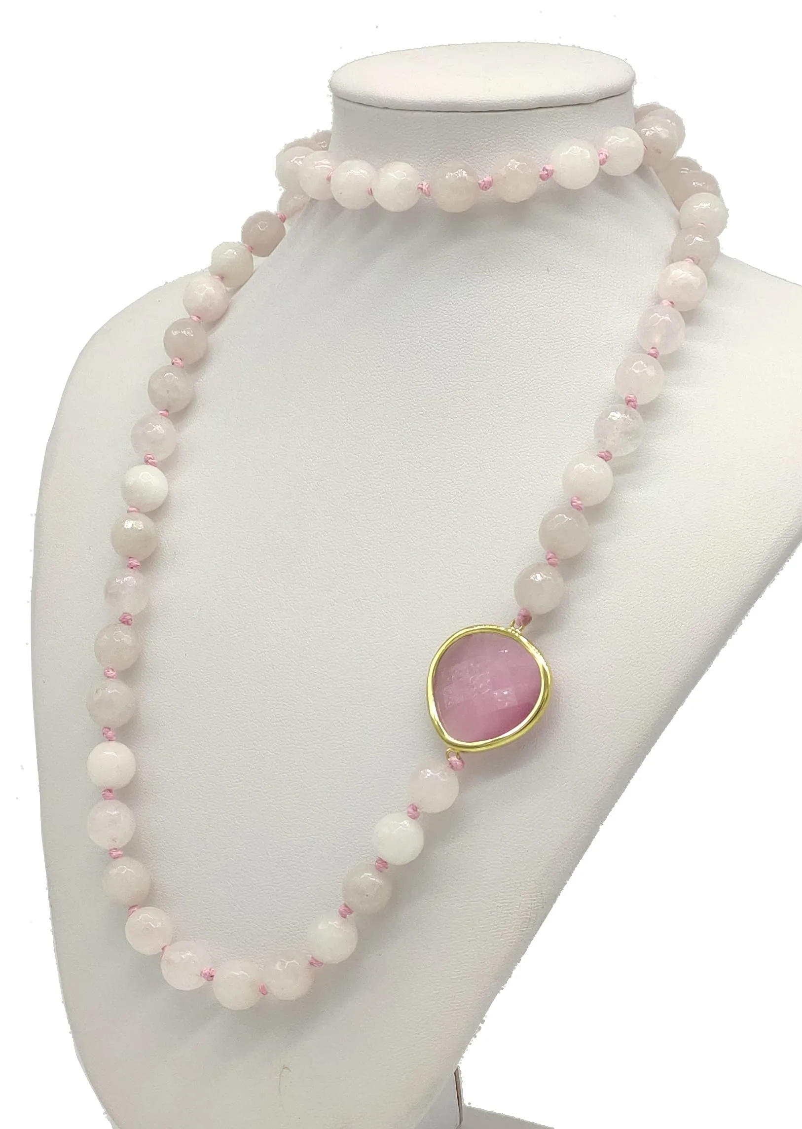 Collana Artigianale in Quarzo Rosa - Eleganza Naturale Senza Chiusura