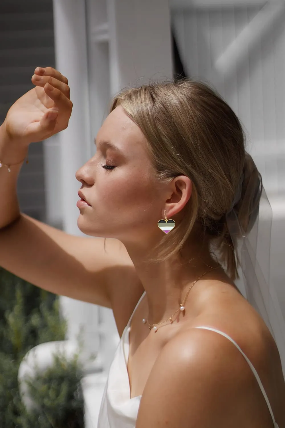 Orecchini a Cuore Asessuale in Ferro - Eleganza e Simbolo Universale