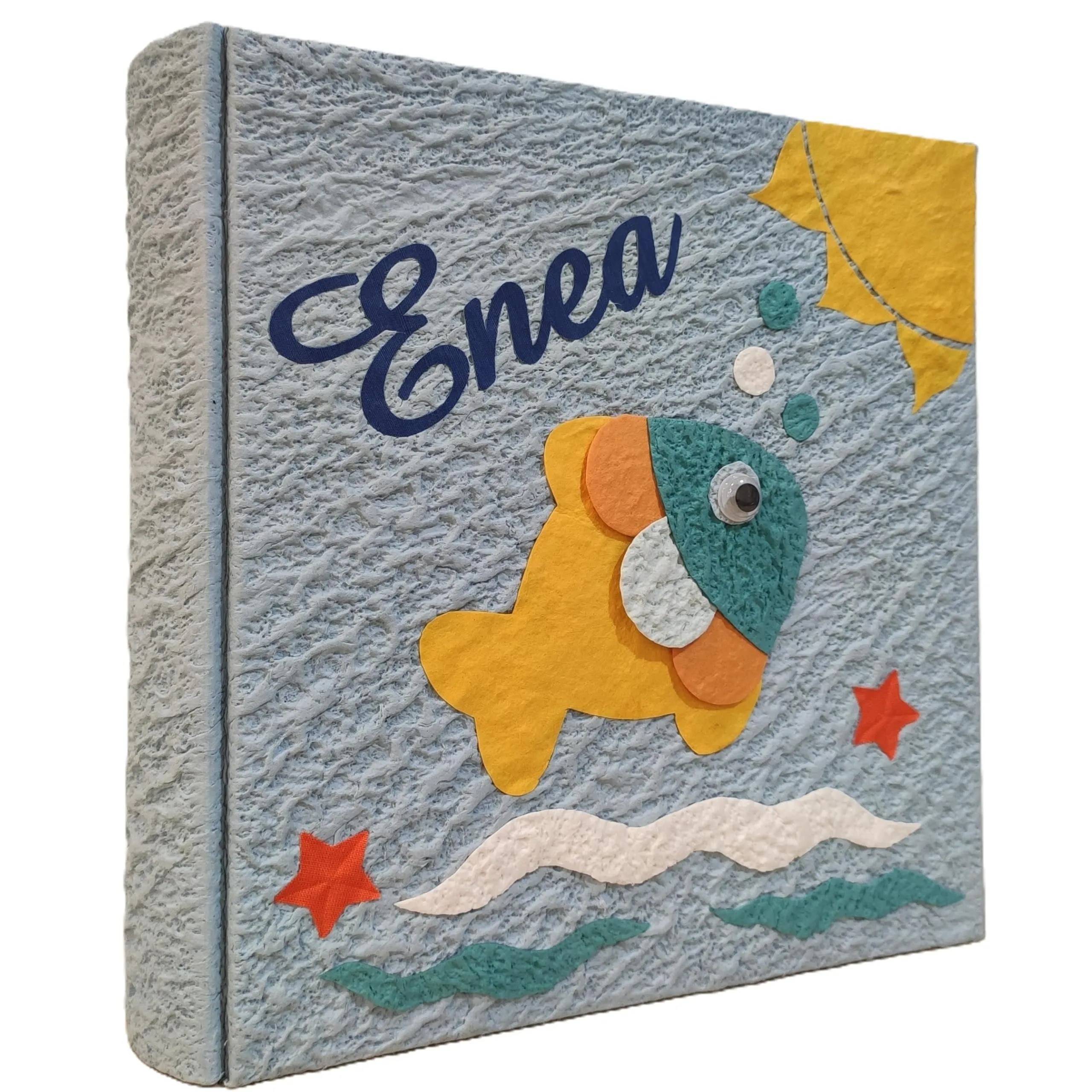 Album fotografico artigianale pesciolino e sole in carta luna con nome intagliato in tela personalizzabile regalo nascita battesimo compleanno vacanze estate 2024 MADE IN ITALY legnoegrafite