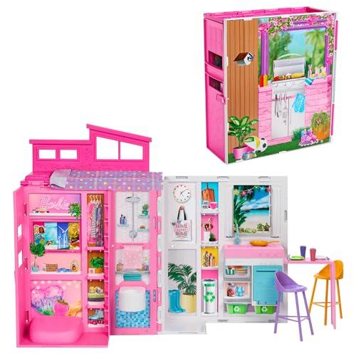 Barbie - Casa delle Vacanze, playset con 4 aree di gioco e 11 accessori decorativi inclusi, con cucina, bagno camera da letto e soggiorno, giocattolo per bambini, 3+ anni, HRJ76
