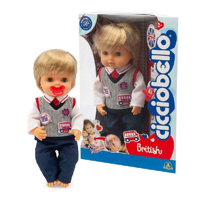Cicciobello British 30 Cm Vestito Con Abiti Da College Inglese Con Patches Per Personalizzarlo