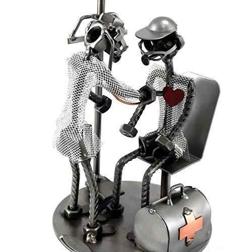 Dottore Cardiologo con Paziente in Metallo - Scultura Artigianale Italiana