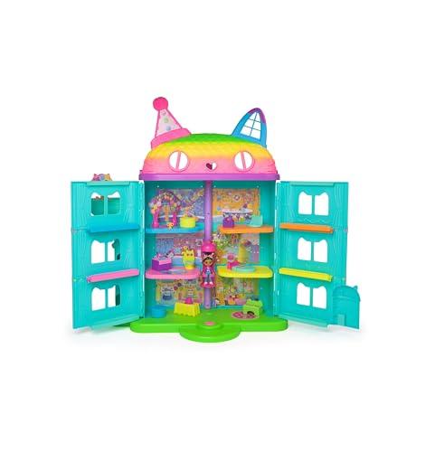 Gabby's Dollhouse, la Casa delle Bambole di Gabby a Tema Festa, 15 Pezzi a Tema Arcobaleno, Personaggi e Mobili per la Casa delle Bambole con Effetti Sonori, Alta 60 cm, 3+ Anni