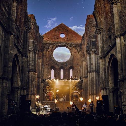 La Chitarra Nella Roccia – Lucio Corsi dal vivo All’Abbazia Di San Galgano