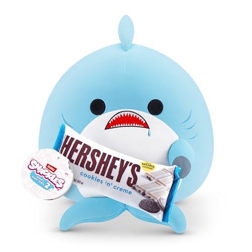 Snackle Serie 2 Snackle da 20 cm di ZURU, peluche batuffoloso, coccoloso e schiacciabile da 20 cm con accessorio snack di marca ufficiale, Shark (Hershey, Cookie n Cream)