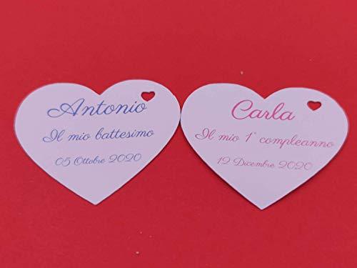 ArtigianeriA - Set di 20 (o più) ETICHETTE personalizzate a forma di CUORE per BOMBONIERE fai da te. Ideali per Battesimo, Comunione, Cresima, Matrimonio, Compleanno, Nuova Nascita o altre occasioni