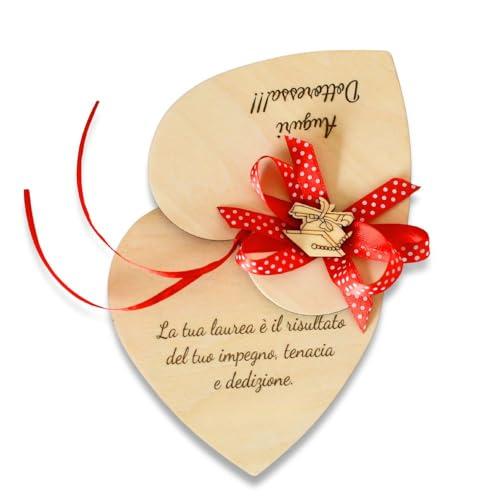 Biglietto di Auguri Laurea Personalizzabile in Legno - Tocco, Cuore e Congratulazioni Made in Italy