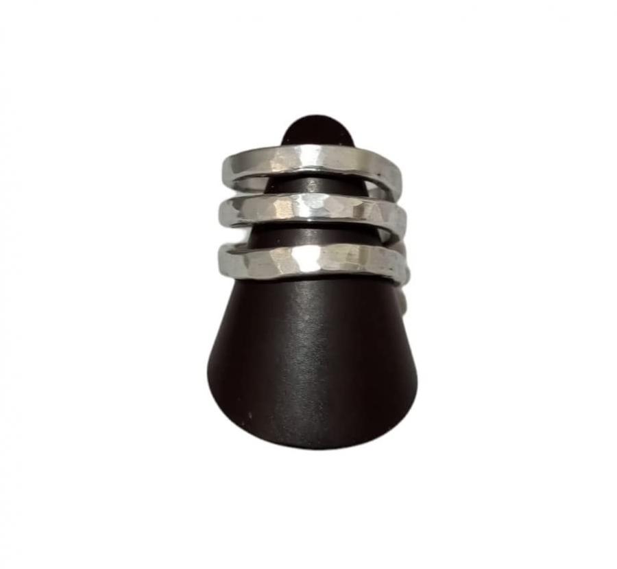 Anello in alluminio martellato fatto a mano, color argento, non diventa nero